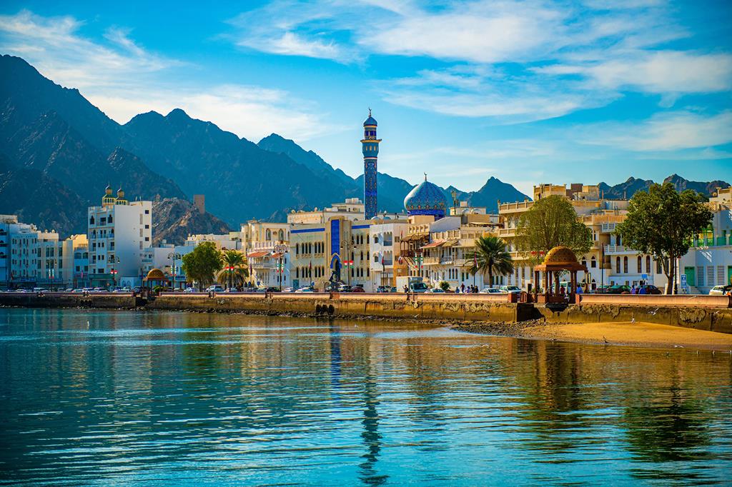 1368222-Muscat-Oman-Houses-Mountains-Mosque